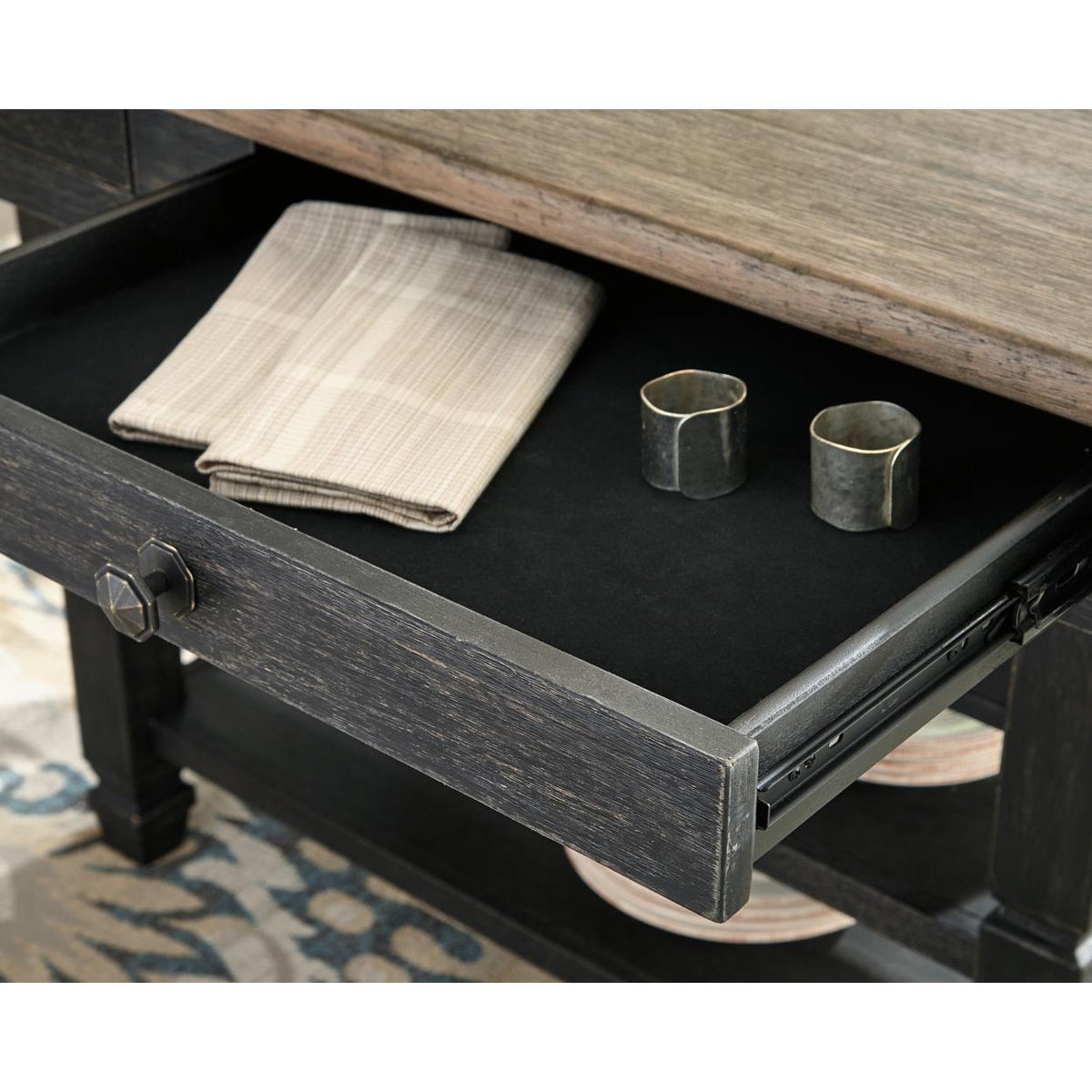 Signature Design by Ashley Tyler Creek D736D7 7 pc Dining Set IMAGE 4