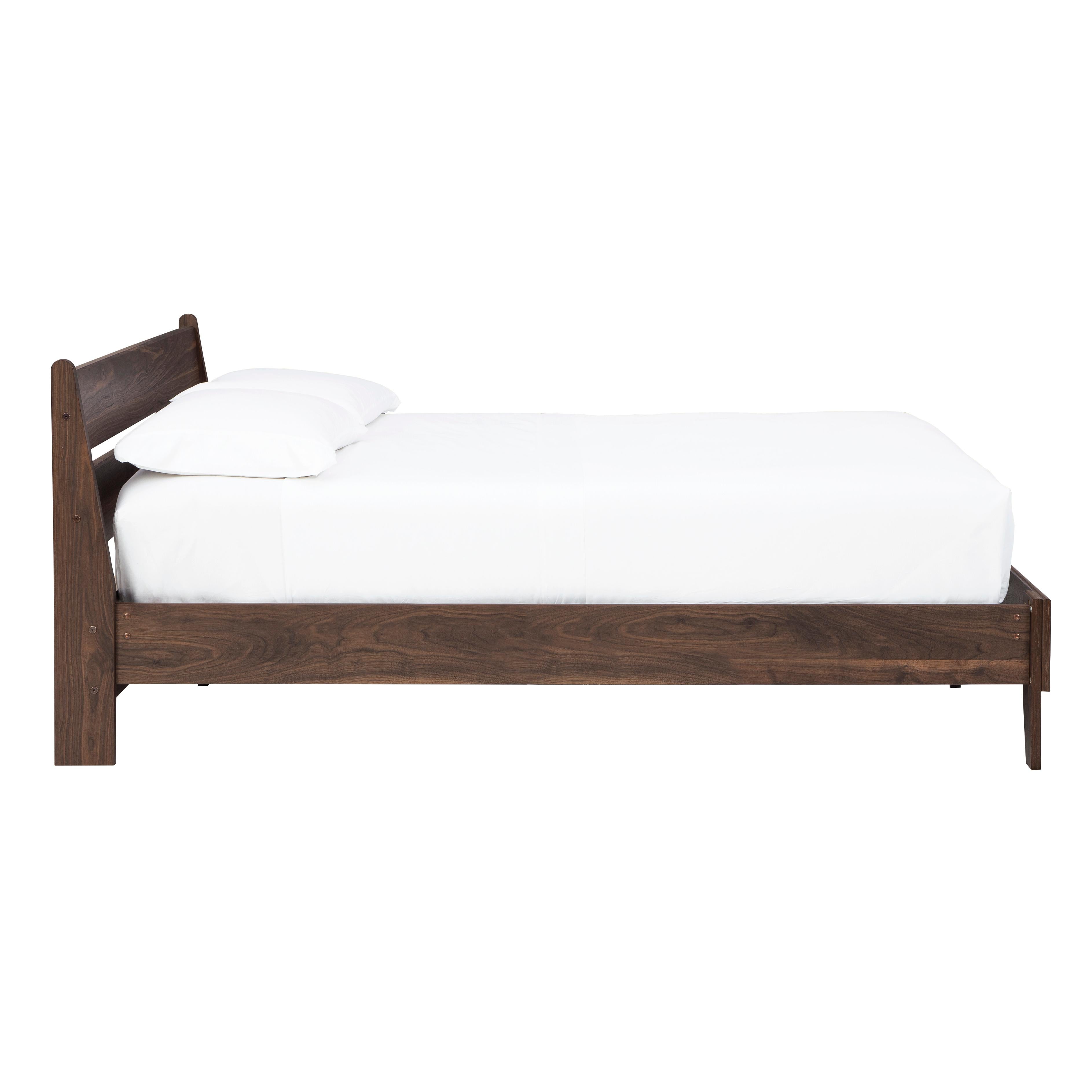 Signature Design by Ashley Calverson EB3660B2 Full Panel Platform Bed IMAGE 3