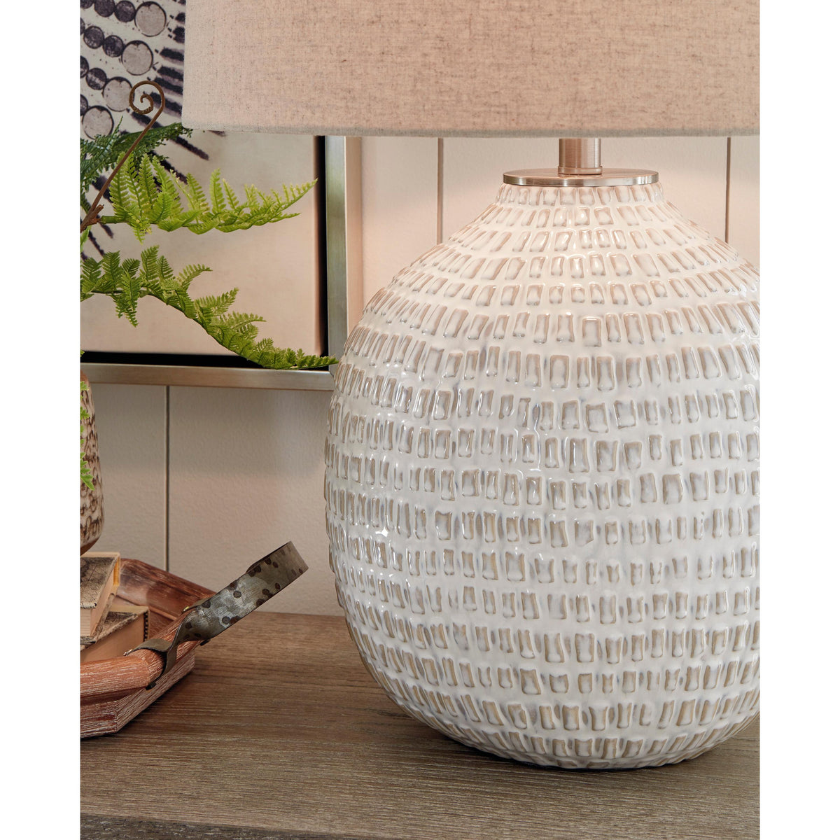 Signature Design by Ashley Jamon L100764 Ceramic Table Lamp IMAGE 2