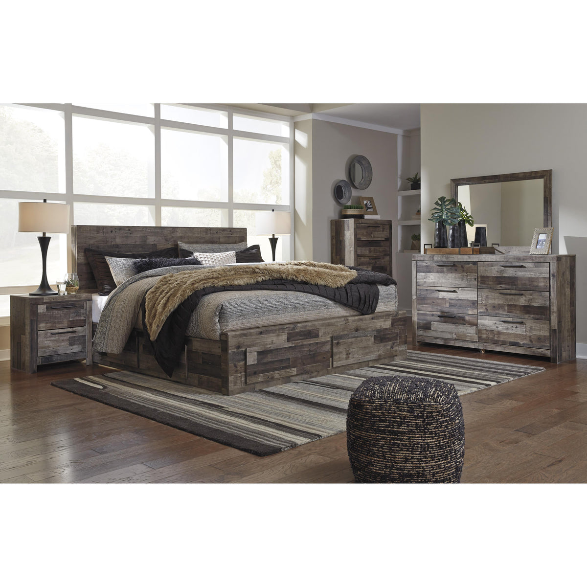 Benchcraft Derekson B200B19 King Panel Bed with 4 Storage Drawers IMAGE 4