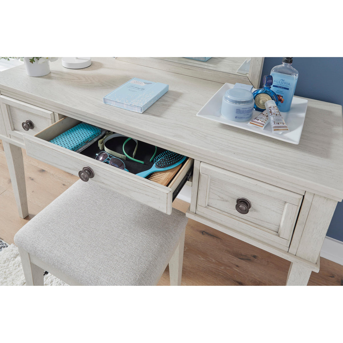 Signature Design by Ashley Robbinsdale B742B11 Mirrored Vanity with Bench IMAGE 2