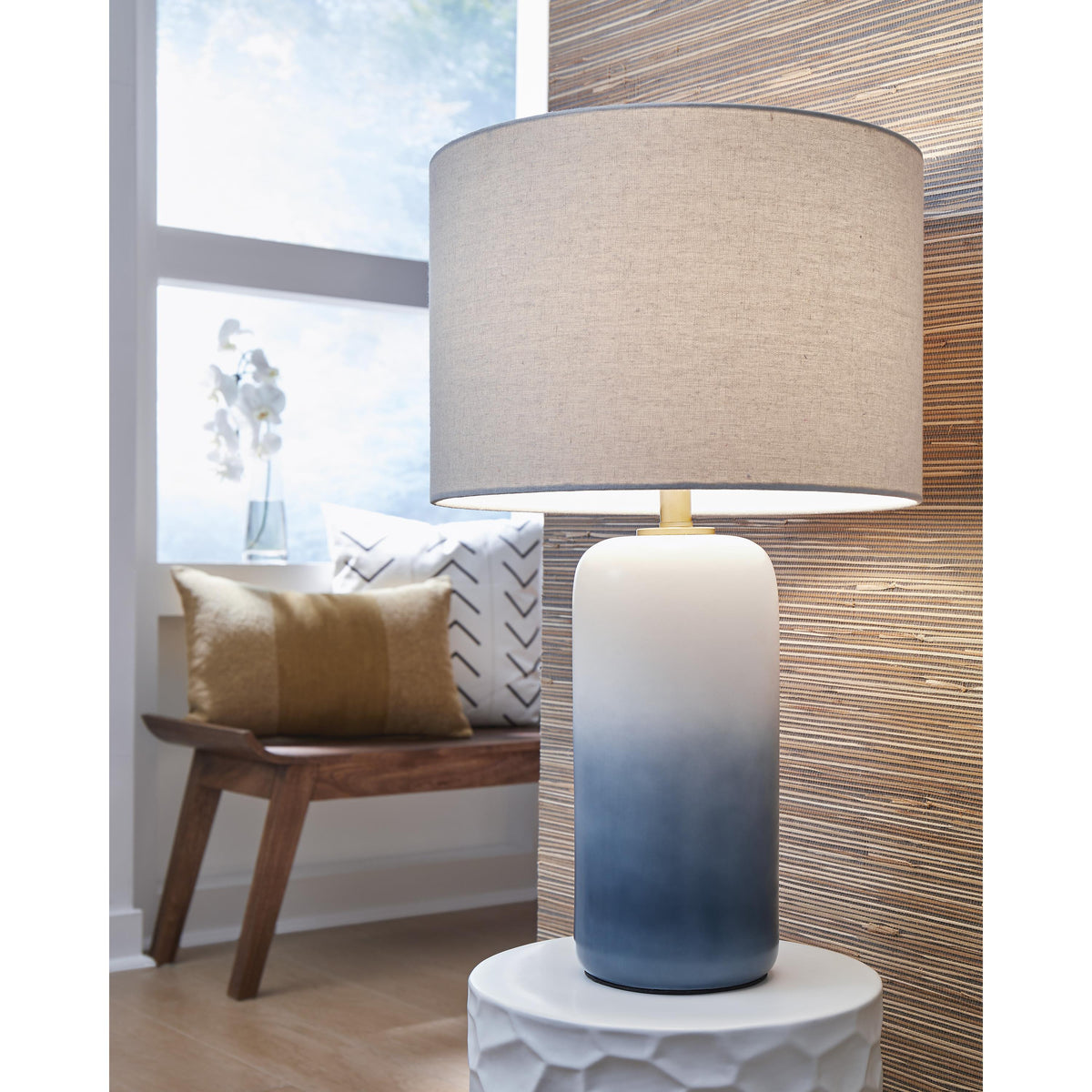 Signature Design by Ashley Lemrich L123874 Ceramic Table Lamp IMAGE 2
