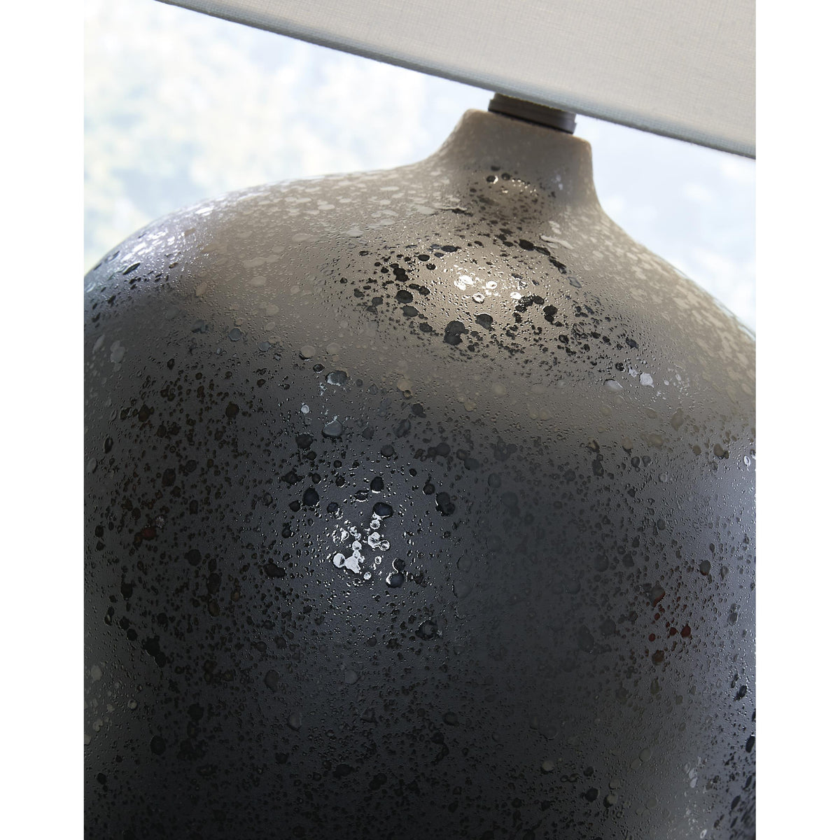 Signature Design by Ashley Ladstow L123894 Ceramic Table Lamp IMAGE 3