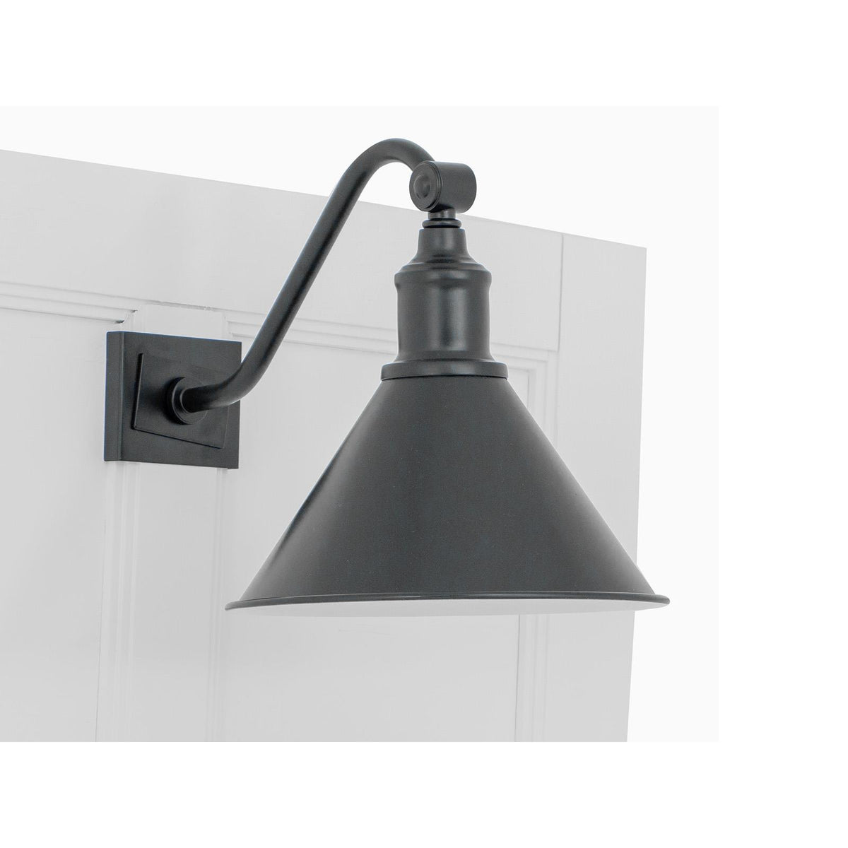 Magnussen Heron Cove B4400-79 Complete Cal.King Lamp Panel Bed with Regular Rails IMAGE 5