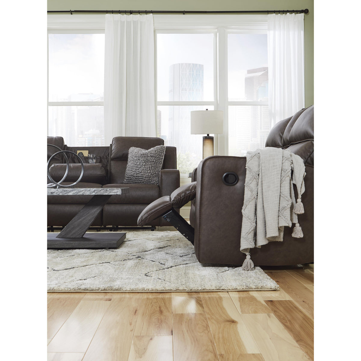 Signature Design by Ashley Lavenhorne 6330689 Reclining Sofa with Drop Down Table IMAGE 12