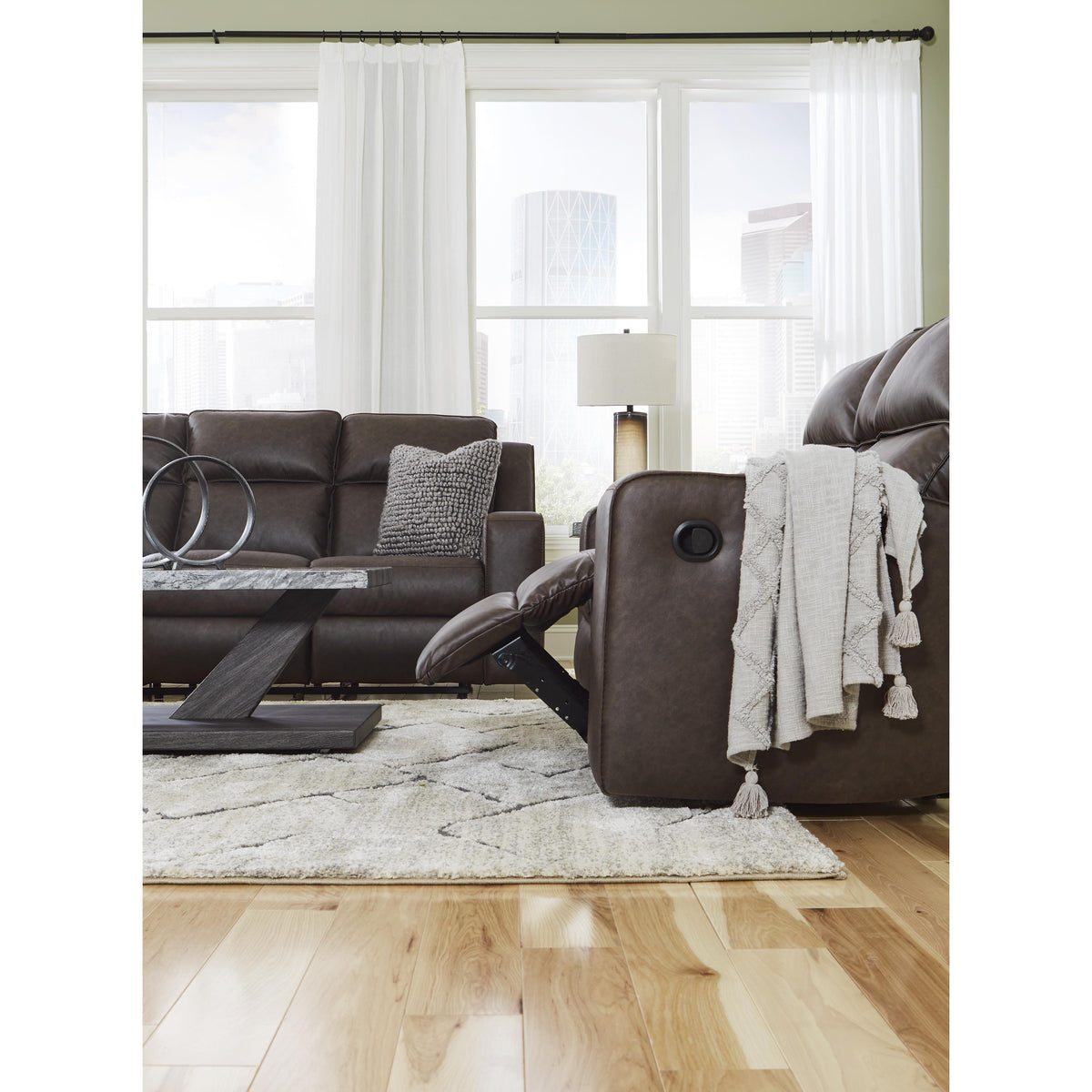 Signature Design by Ashley Lavenhorne 6330689 Reclining Sofa with Drop Down Table IMAGE 13
