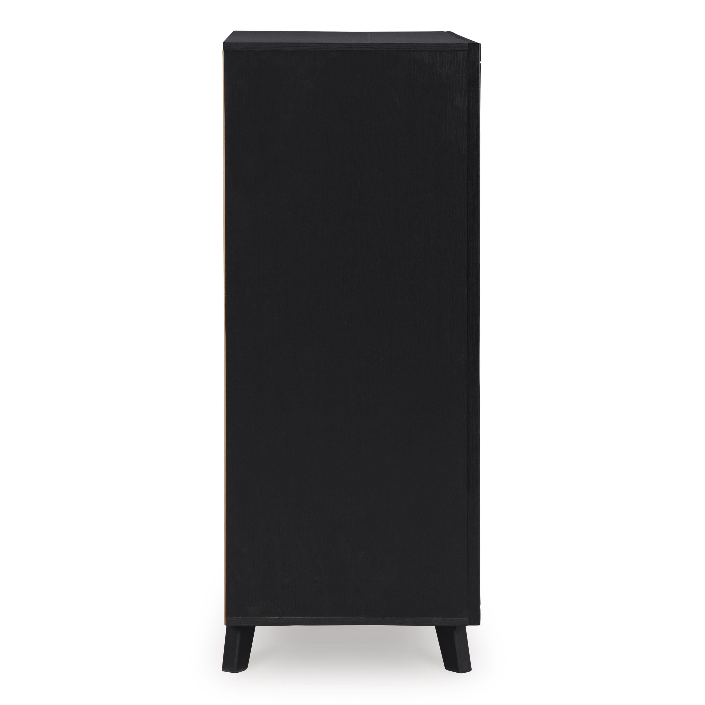 Signature Design by Ashley Danziar B1013-345 Five Drawer Wide Chest IMAGE 4