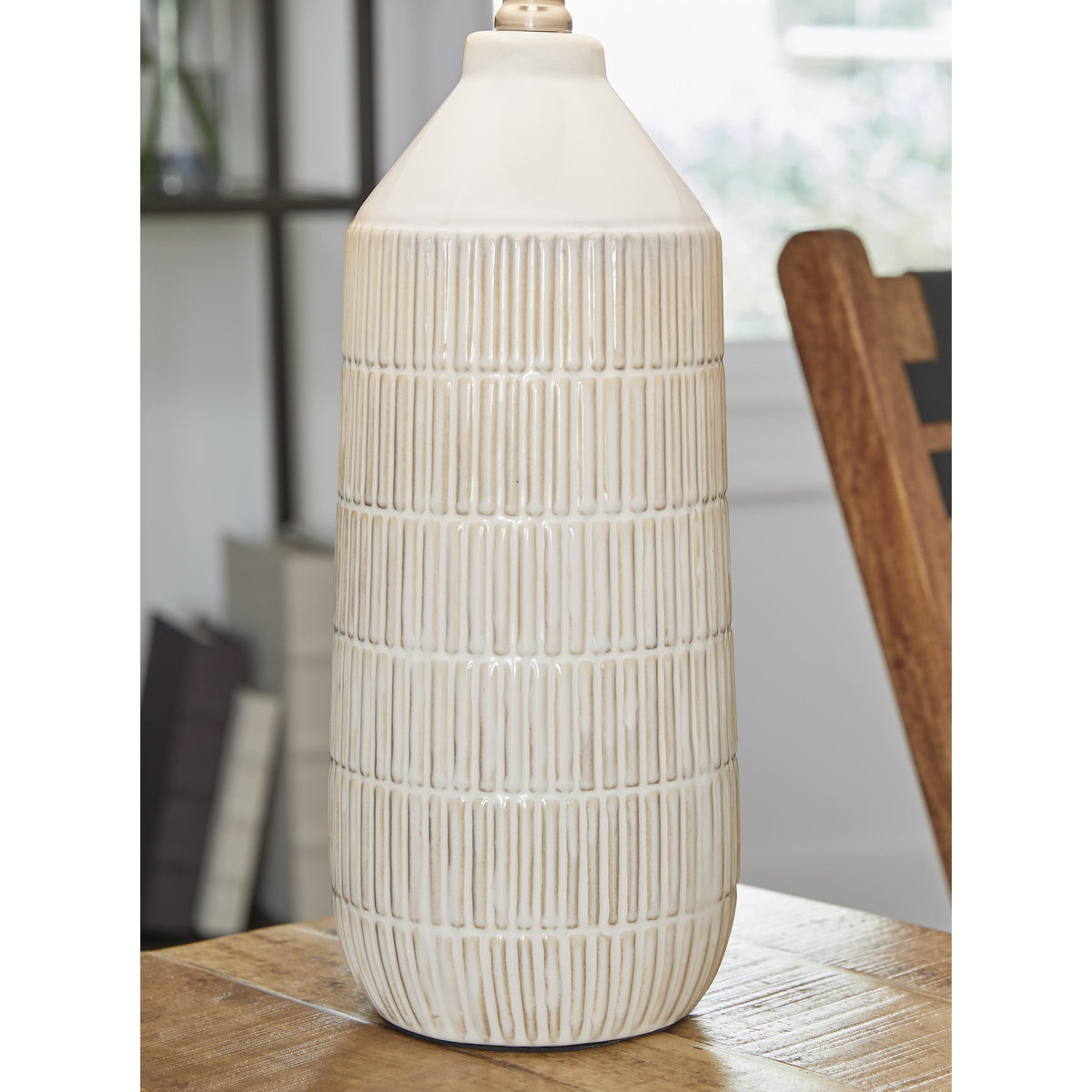 Signature Design by Ashley Willport L177994 Ceramic Table Lamp IMAGE 3