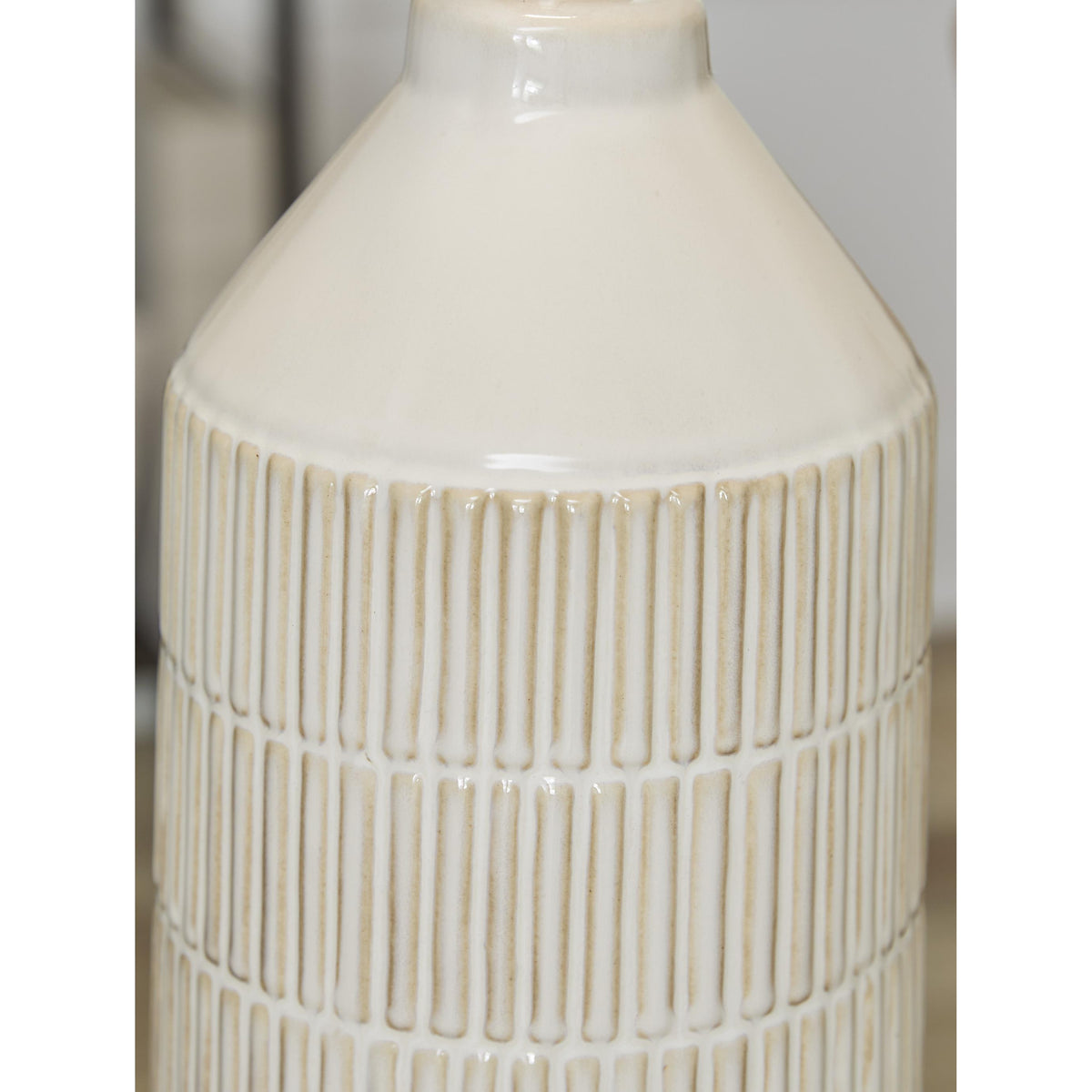 Signature Design by Ashley Willport L177994 Ceramic Table Lamp IMAGE 4