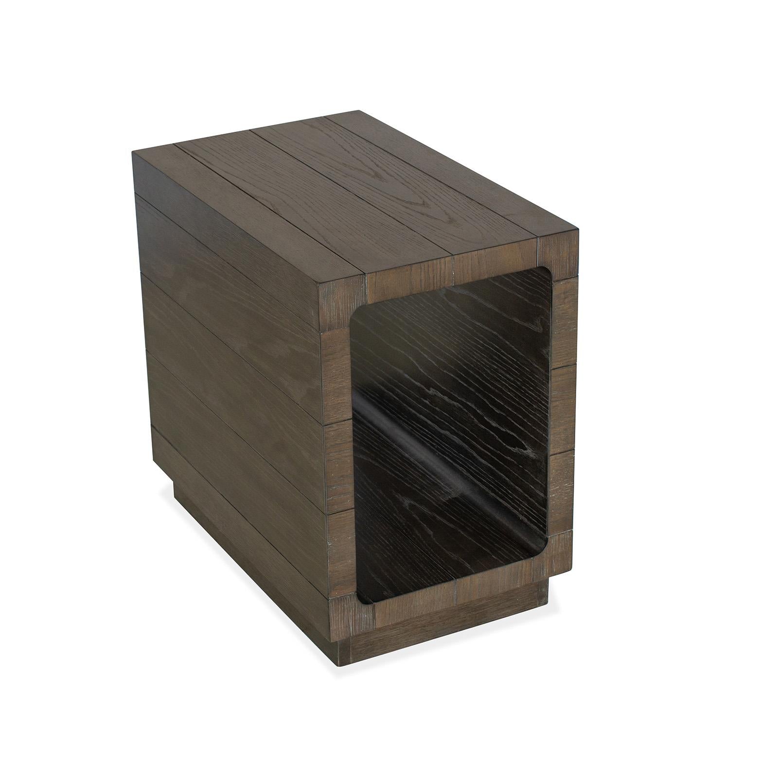 Magnussen LeLand T5704-10 Chairside End Table IMAGE 5