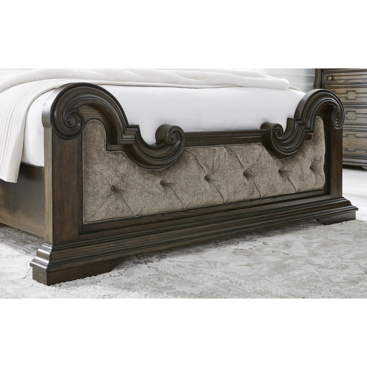 Signature Design by Ashley Maylee B947B2 Queen Upholstered Bed IMAGE 7