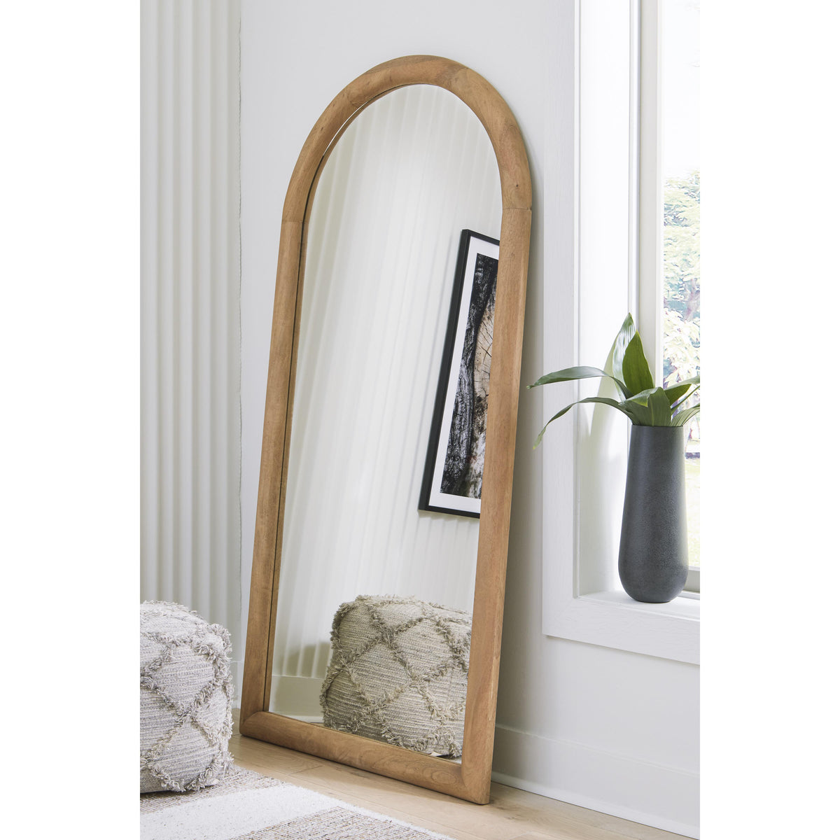 Signature Design by Ashley Dairville A8010323 Floor Mirror IMAGE 4