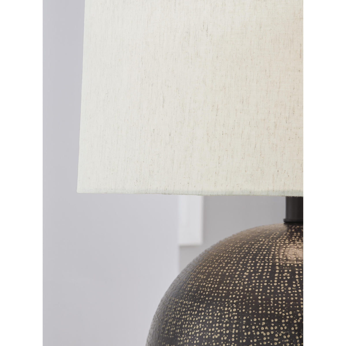Signature Design by Ashley Hambell L207434 Metal Table Lamp IMAGE 4