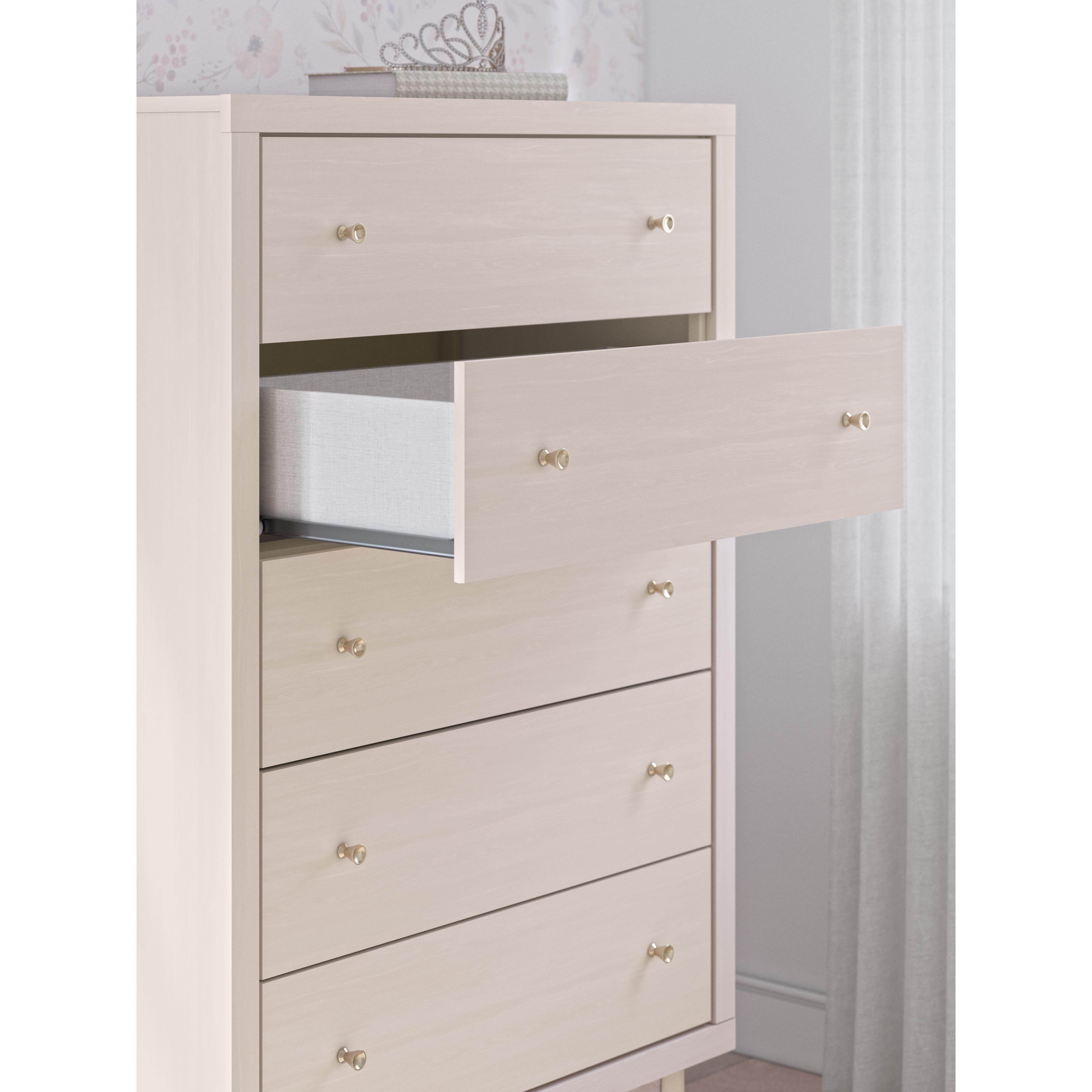 Signature Design by Ashley Wistenpine B1323-245 Five Drawer Chest IMAGE 8