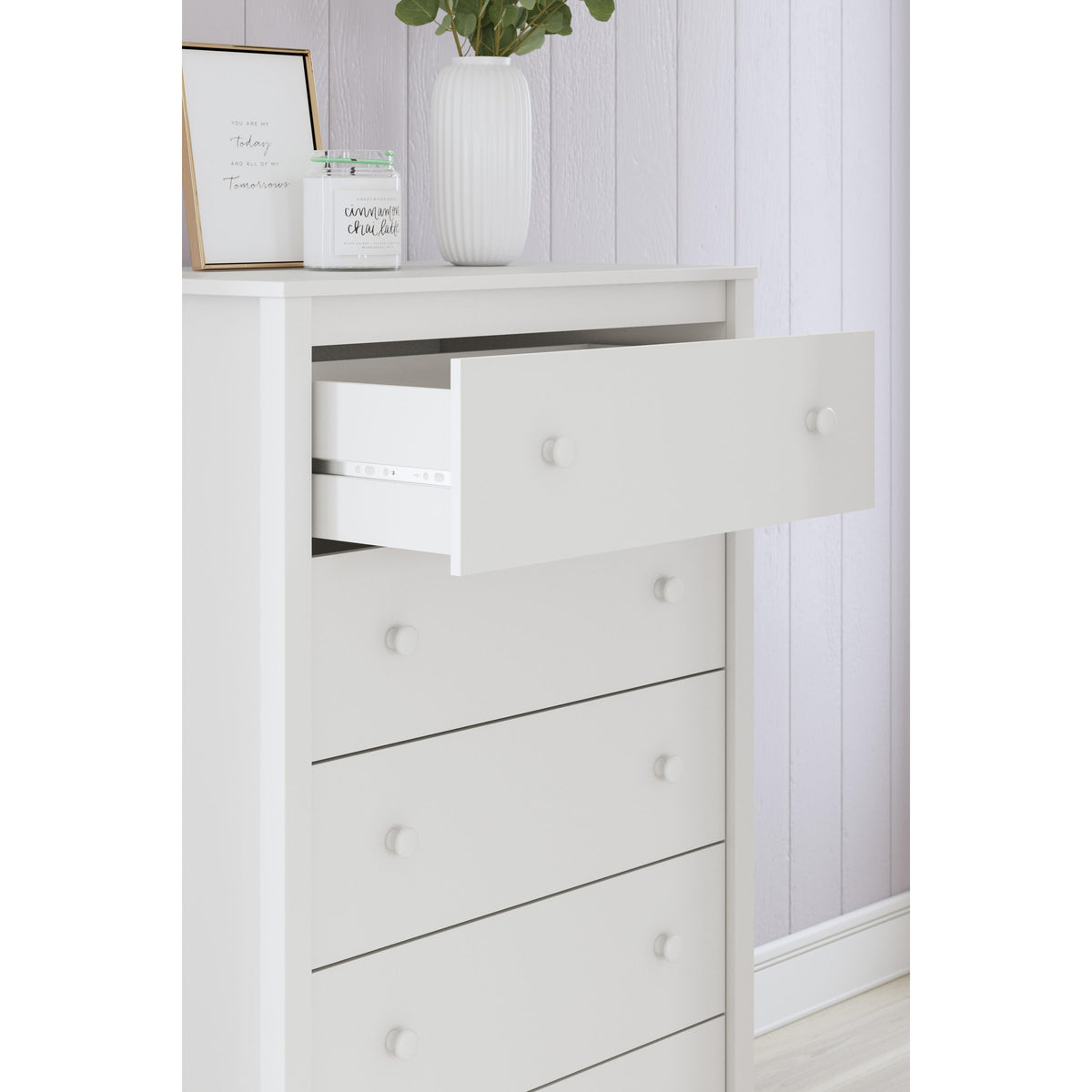 Signature Design by Ashley Hallityn EB1810-245 Five Drawer Chest IMAGE 8