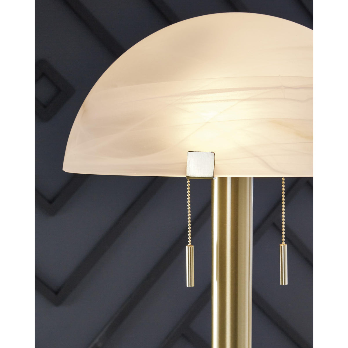 Signature Design by Ashley Tobbinsen L208421 Metal Floor Lamp IMAGE 3