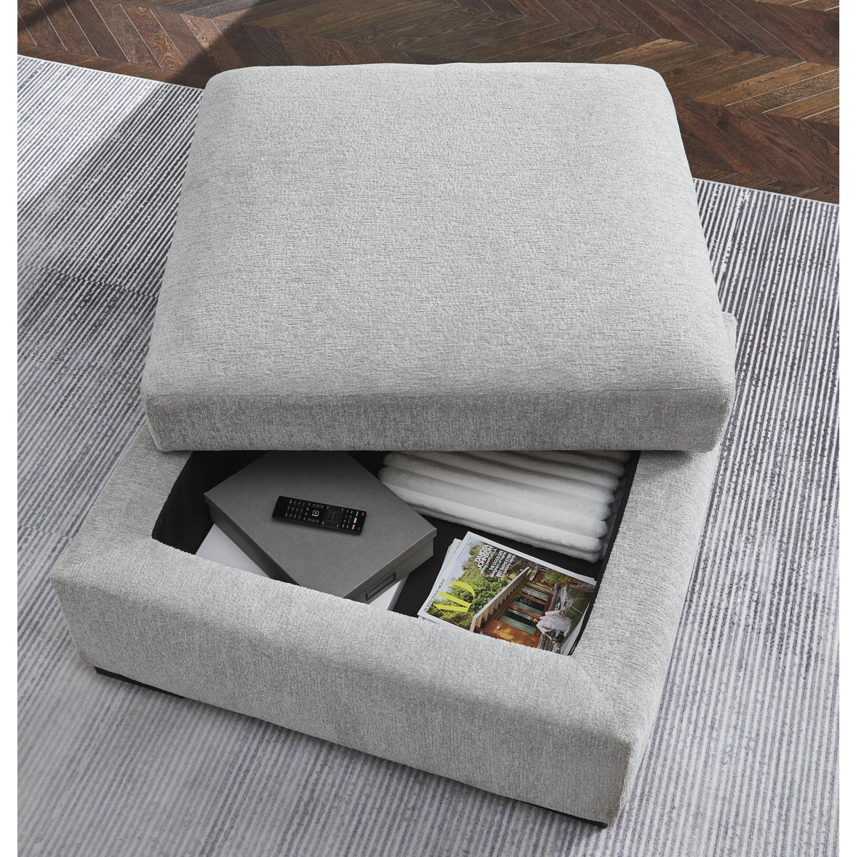 Benchcraft Gabyleigh 2090411 Ottoman With Storage IMAGE 4