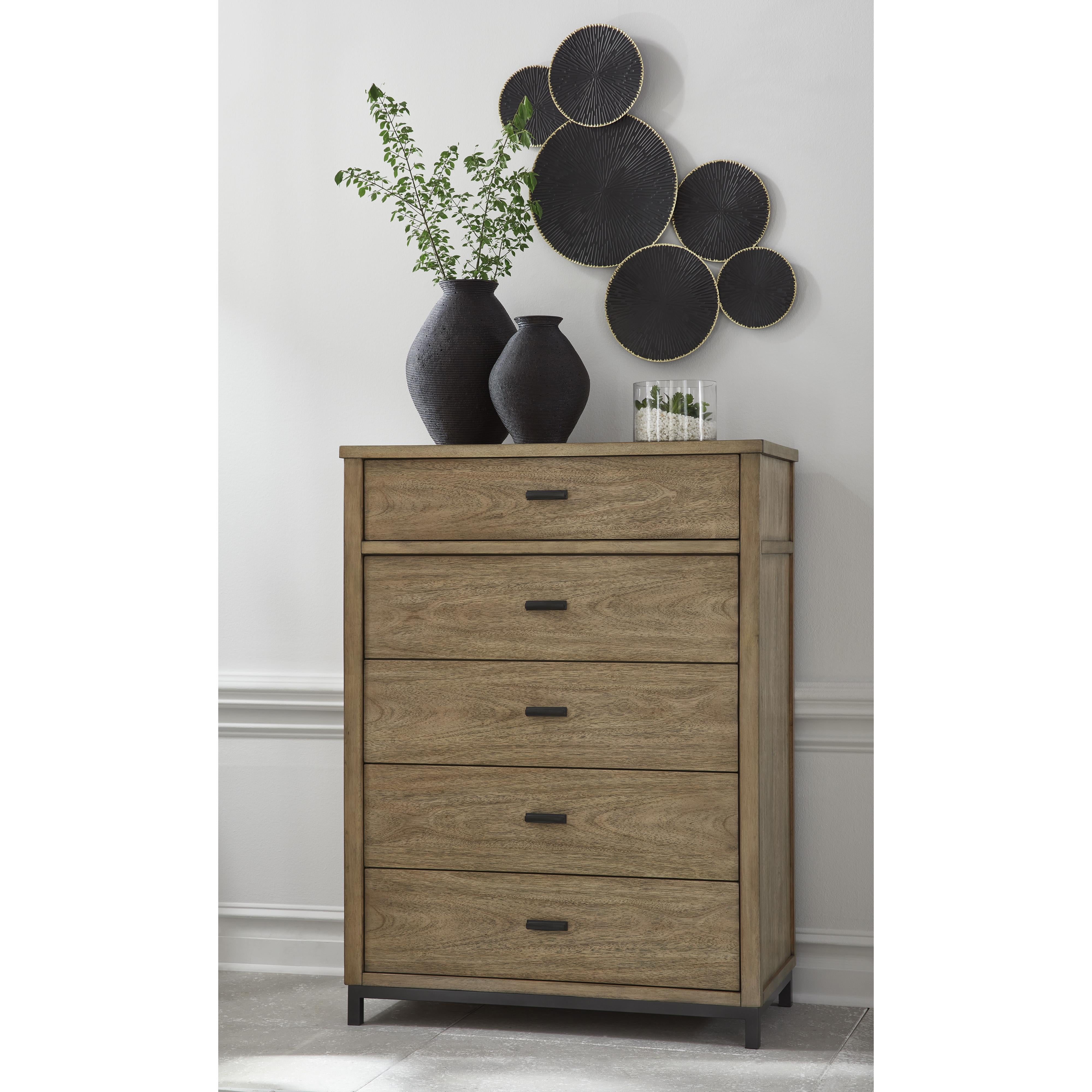 Benchcraft Tomtyn B622-46 Five Drawer Chest IMAGE 5