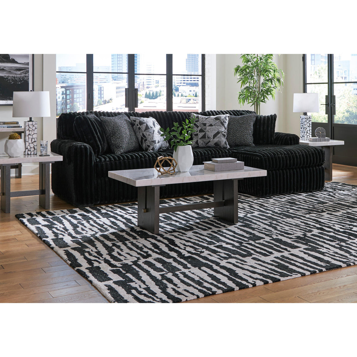 Signature Design by Ashley Midnight-Madness 98103S2 2 pc Sectional Sofa with Chaise IMAGE 4