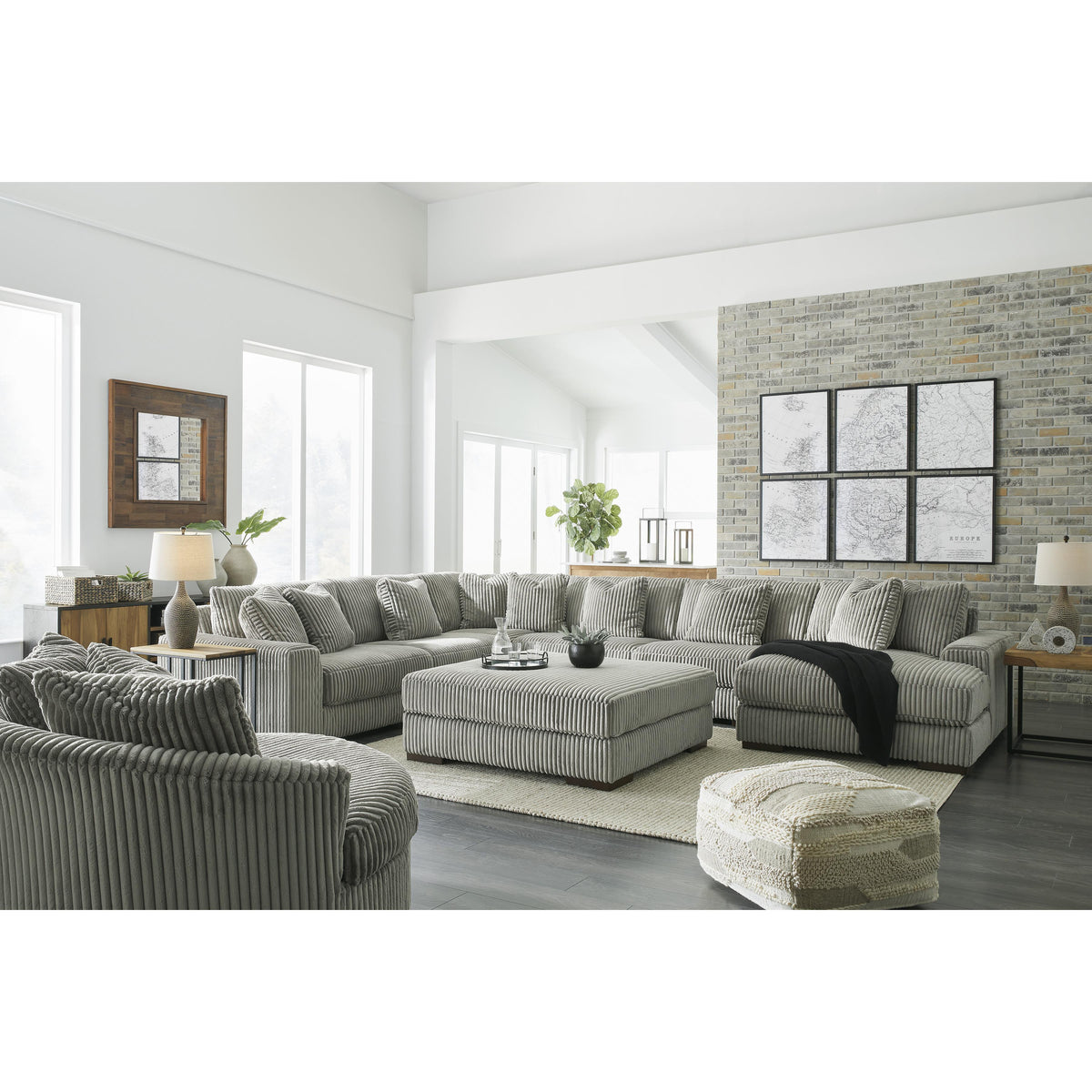 Signature Design by Ashley Lindyn 21105S19 6 pc Sectional with Chaise IMAGE 5