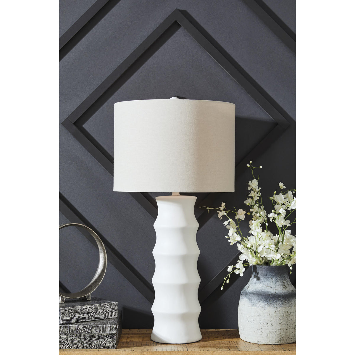 Signature Design by Ashley Veraleigh L235854 Poly Table Lamp IMAGE 2