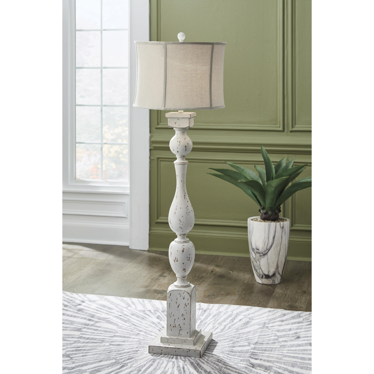 Signature Design by Ashley Madsbrook L235921 Poly Floor Lamp IMAGE 2