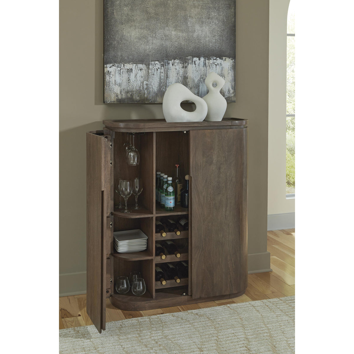 Signature Design by Ashley Landermont A4000697 Bar Cabinet IMAGE 5