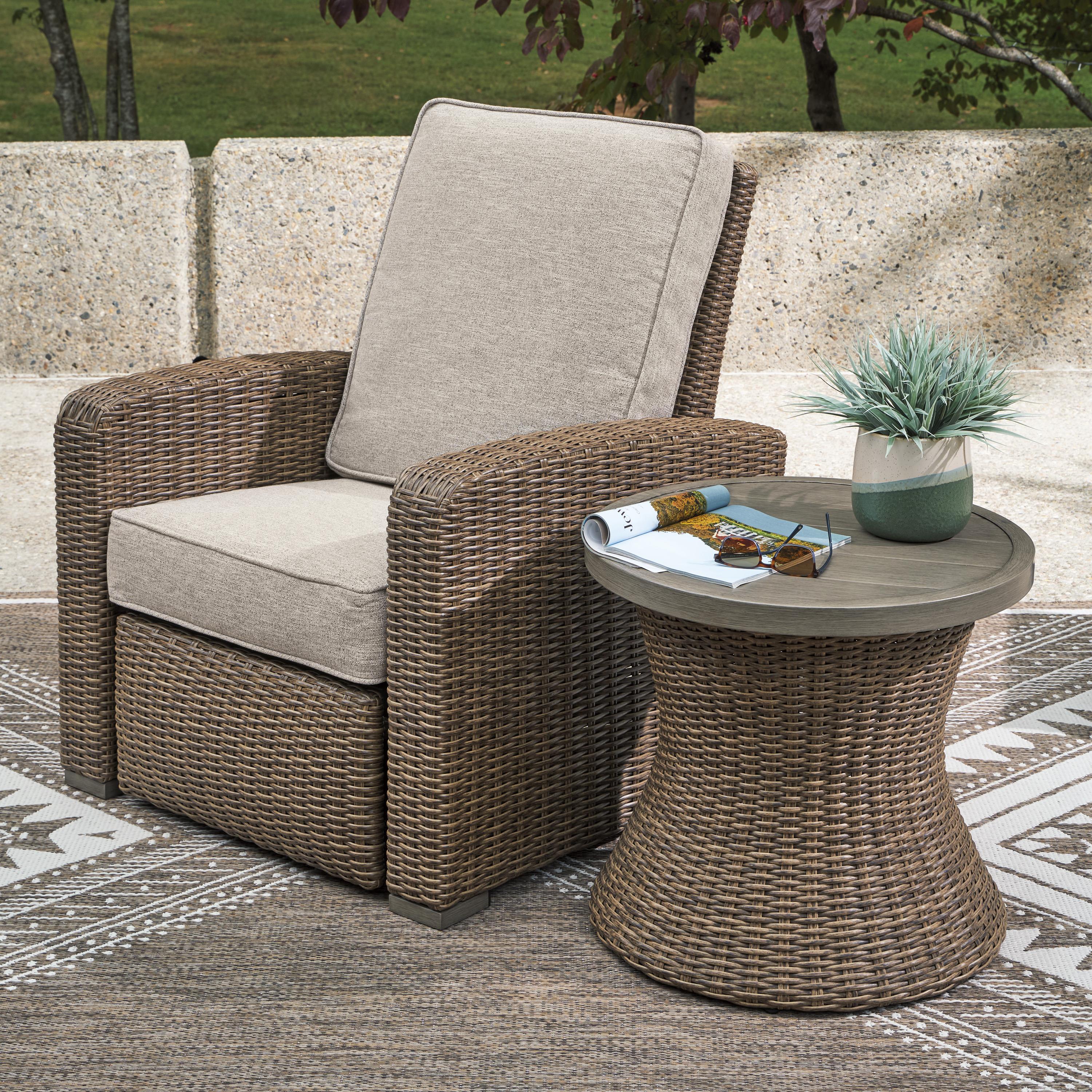 Signature Design by Ashley Laguna Heights PCP790-706 Round End Table with Umbrella Option IMAGE 9