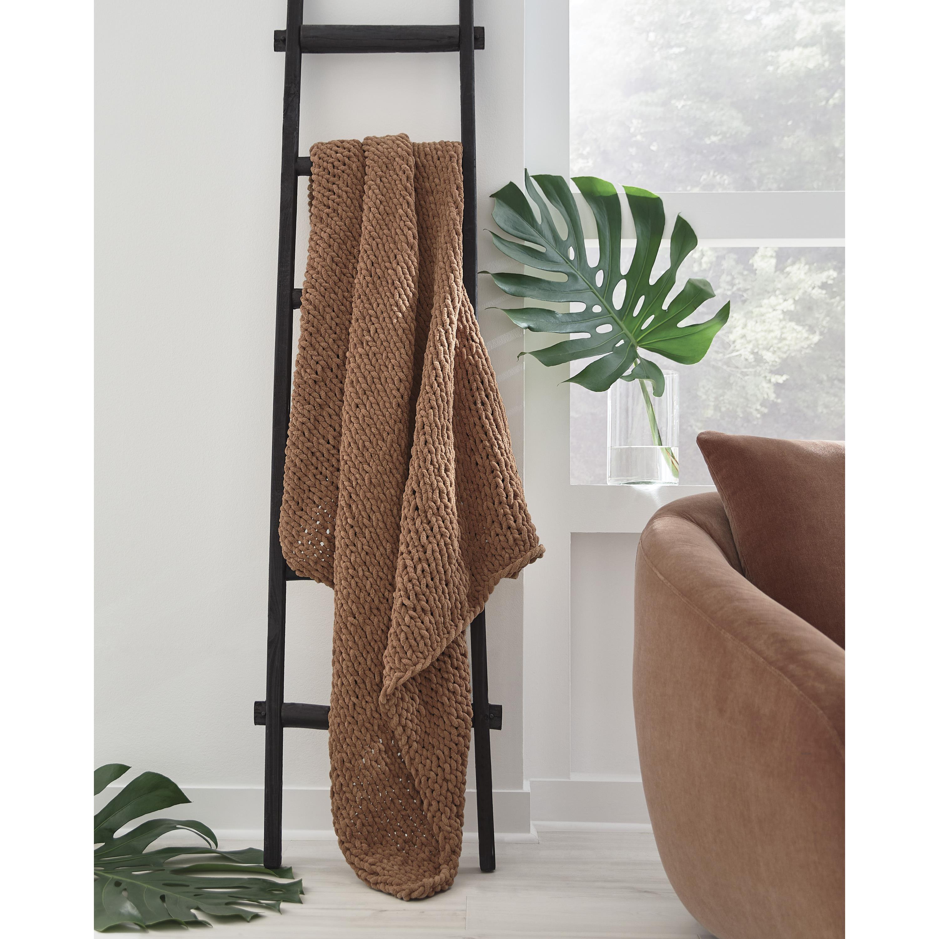 Signature Design by Ashley Chaddon A1001179 Throw IMAGE 3