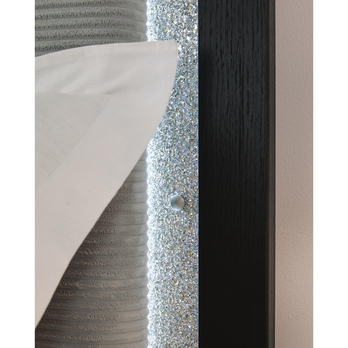 Signature Design by Ashley Maeling PCB1115-58 King UPH Panel Headboard IMAGE 4
