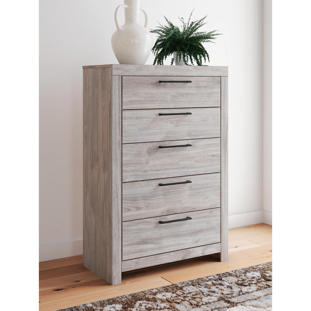 Signature Design by Ashley Broachmyn 5-Drawer Chest PCB1120-46 IMAGE 7