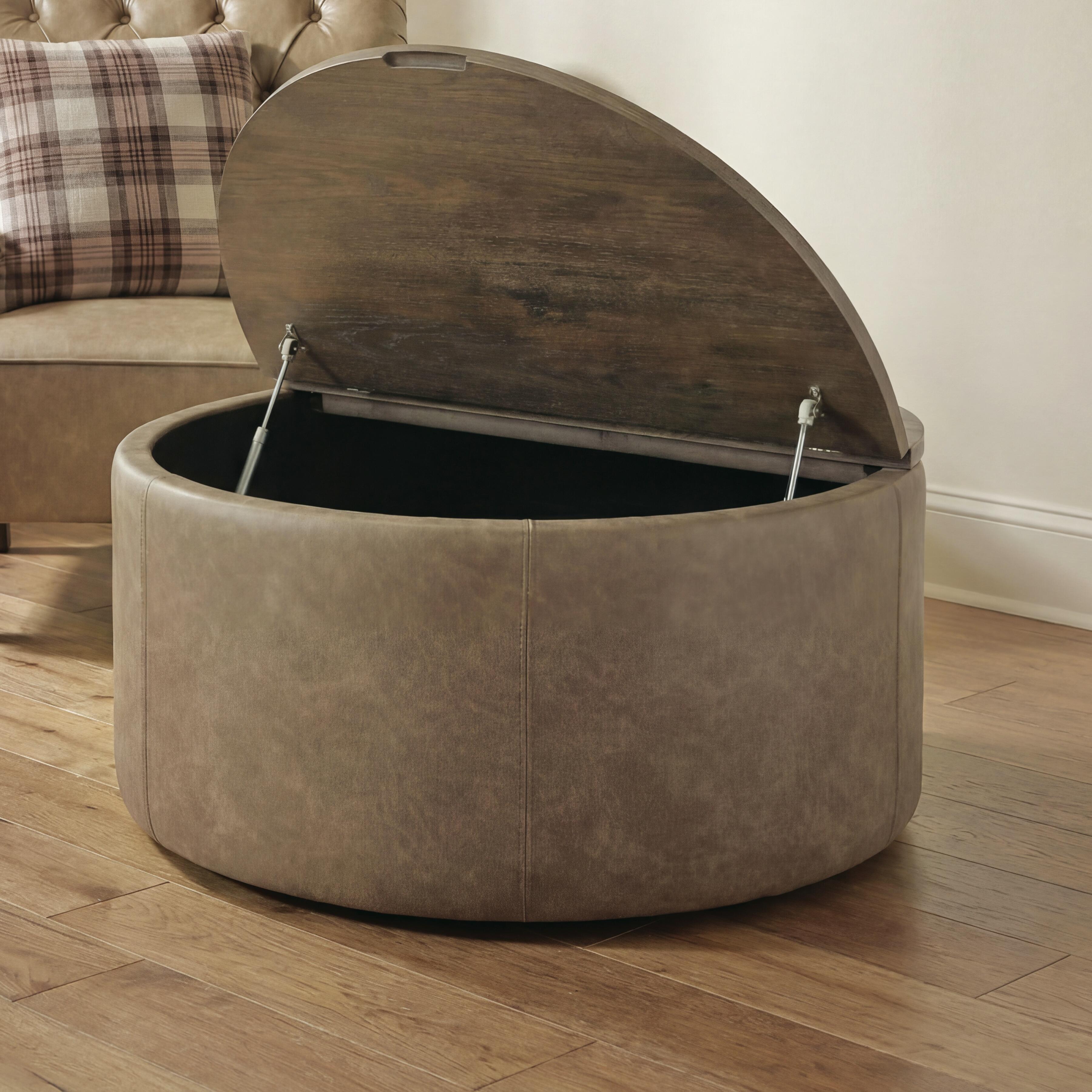 Signature Design by Ashley Bethanstone A3000846 Storage Ottoman IMAGE 4