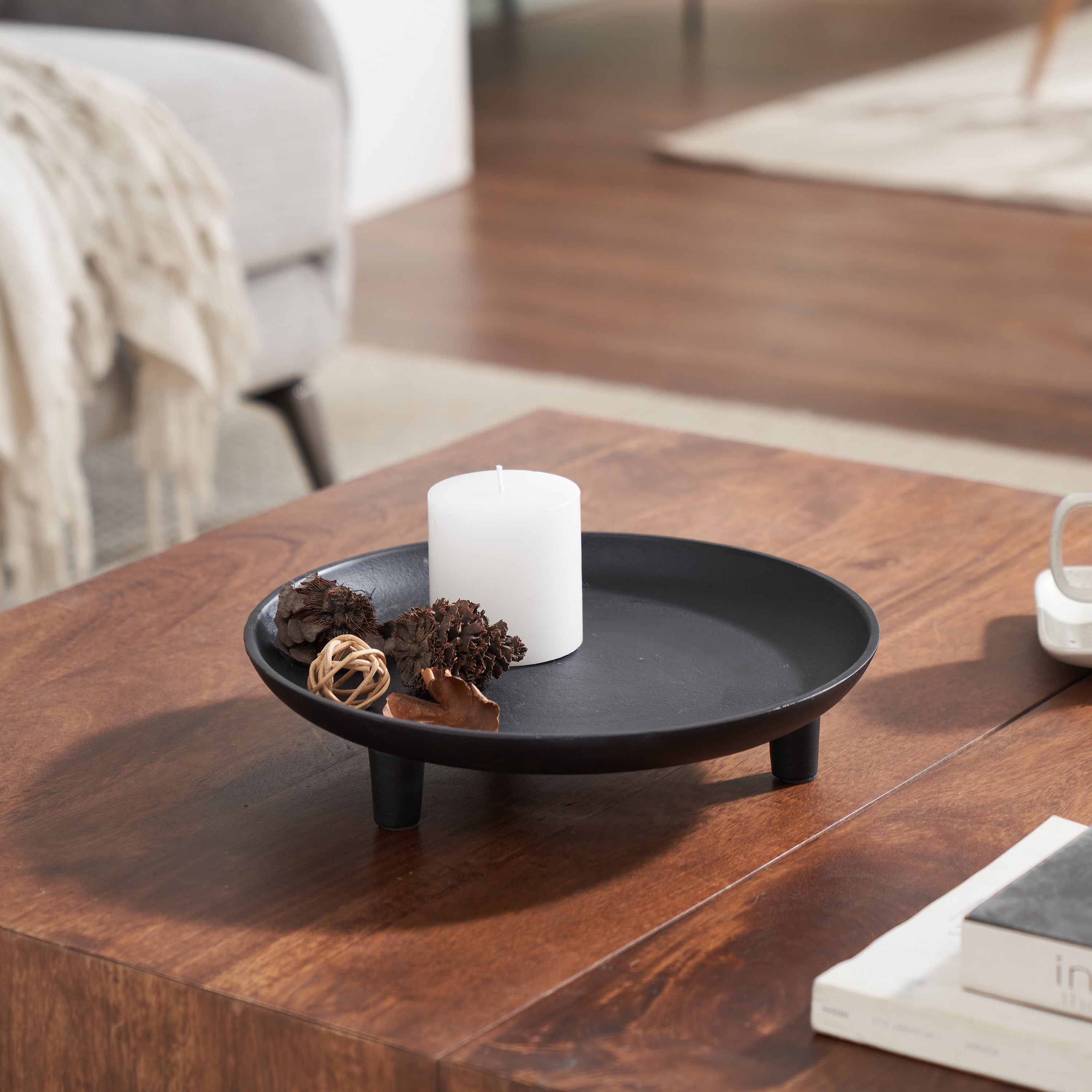 Elisa Statue, Matte Black - Lifestyle Image - STA793