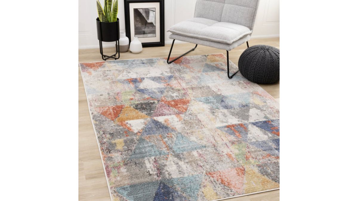 Fresco Distressed Grey Pink Blue Yellow Triangular Pattern Rug