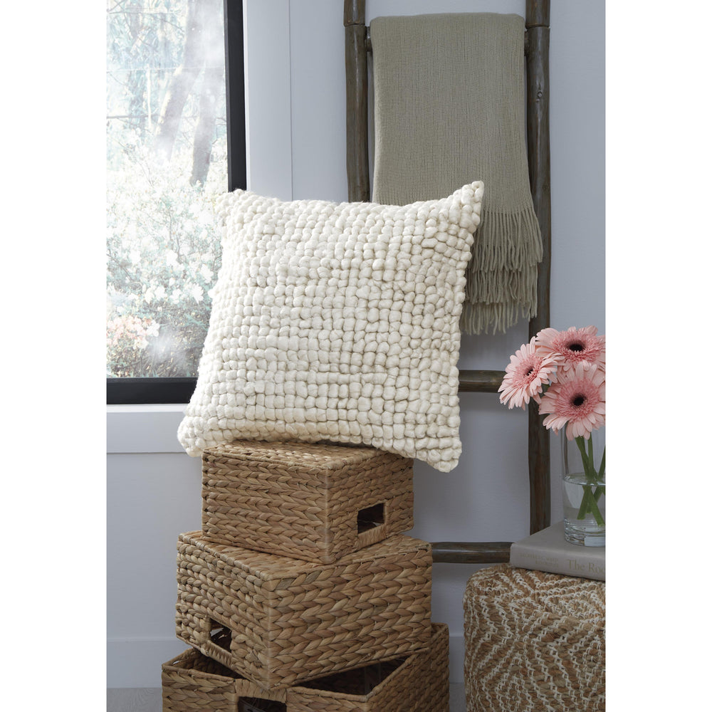  Signature Design by Ashley Aavie A1000956 Pillow IMAGE 4
