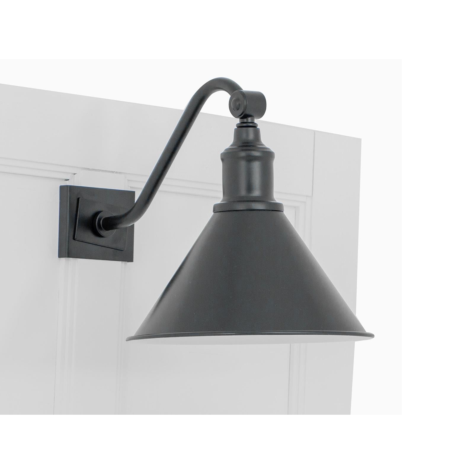  Magnussen Heron Cove B4400-69 Complete King Lamp Panel Bed with Regular Rails IMAGE 5