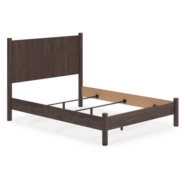  Signature Design by Ashley Pamytta PCB2614B18 Queen Panel Bed IMAGE 2