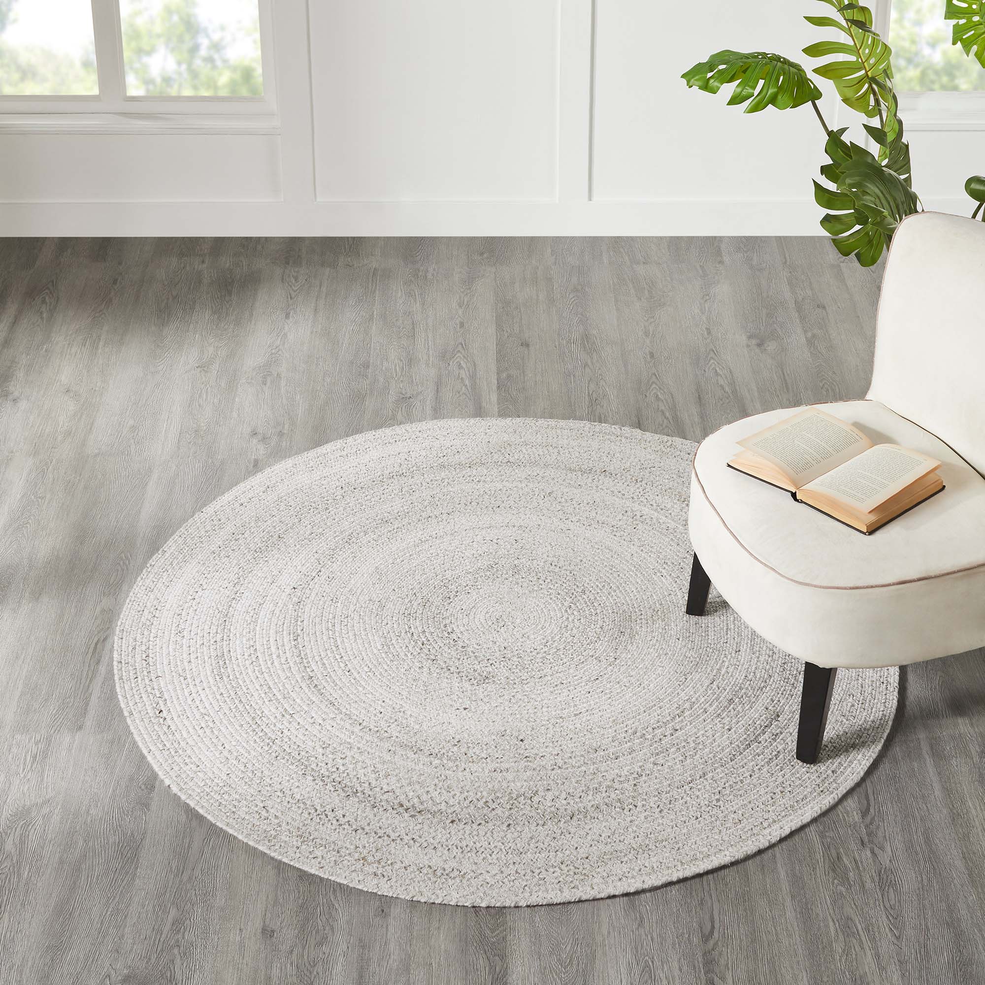 Cercola 7'3 Handwoven Indoor Rug, Ivory - Lifestyle Image - RCER-12345-77