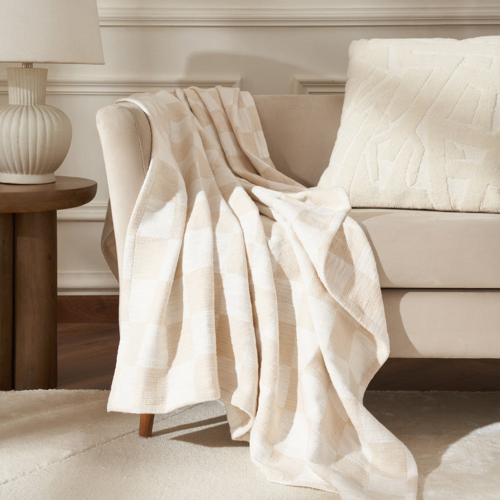 Grandi 70X50 Throw, Ivory - Lifestyle Image - THR1015
