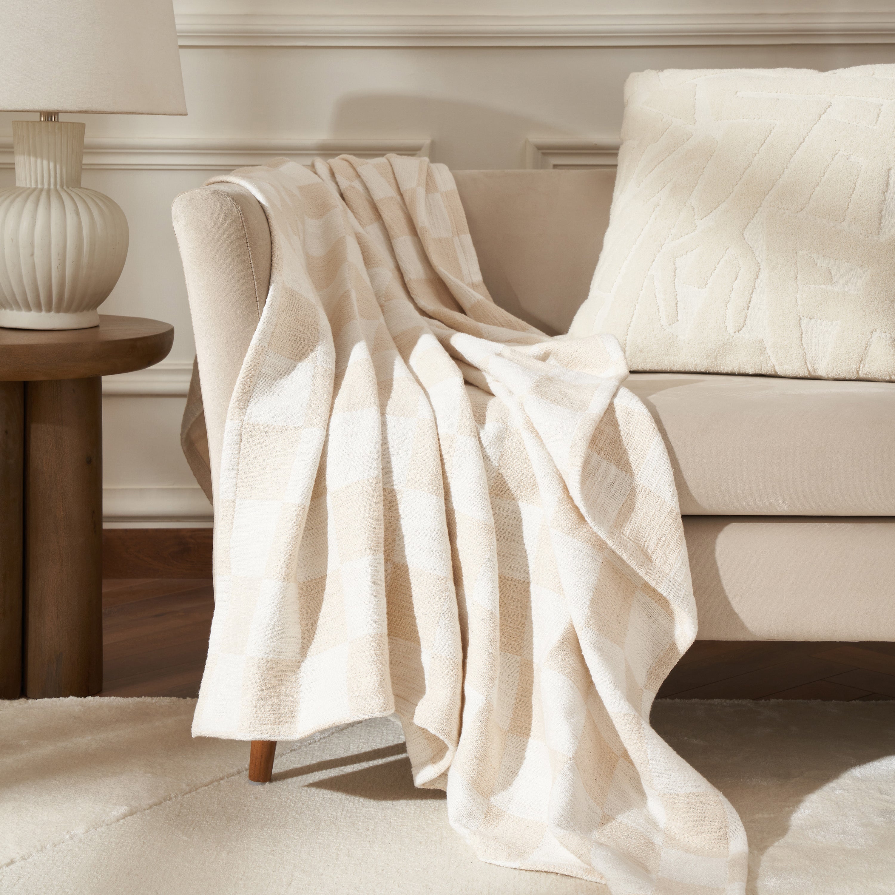 Grandi 70X50 Throw, Ivory - Lifestyle Image - THR1015