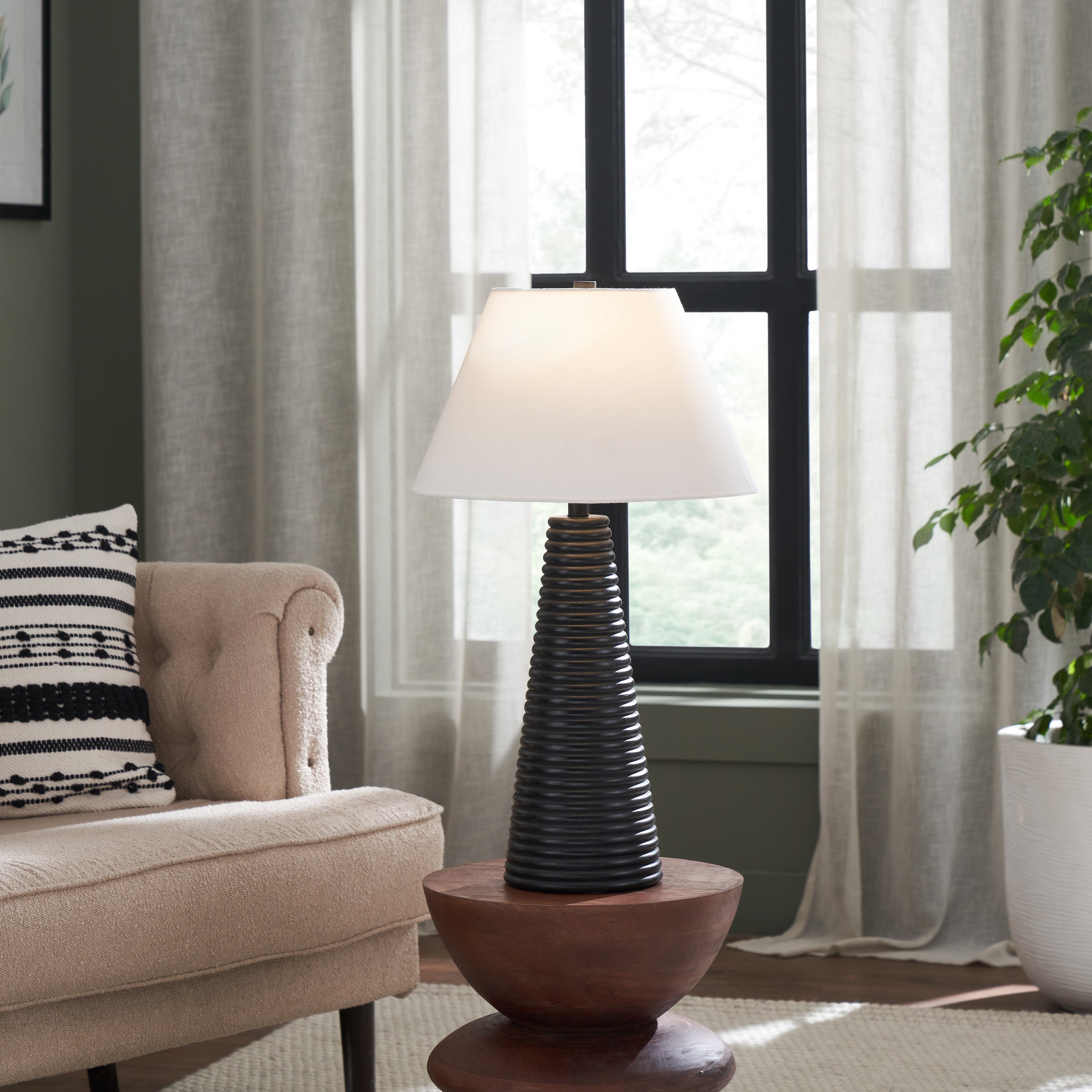 Kailua 26.5" Height Table Lamp, Black - Lifestyle Image - LPT1305