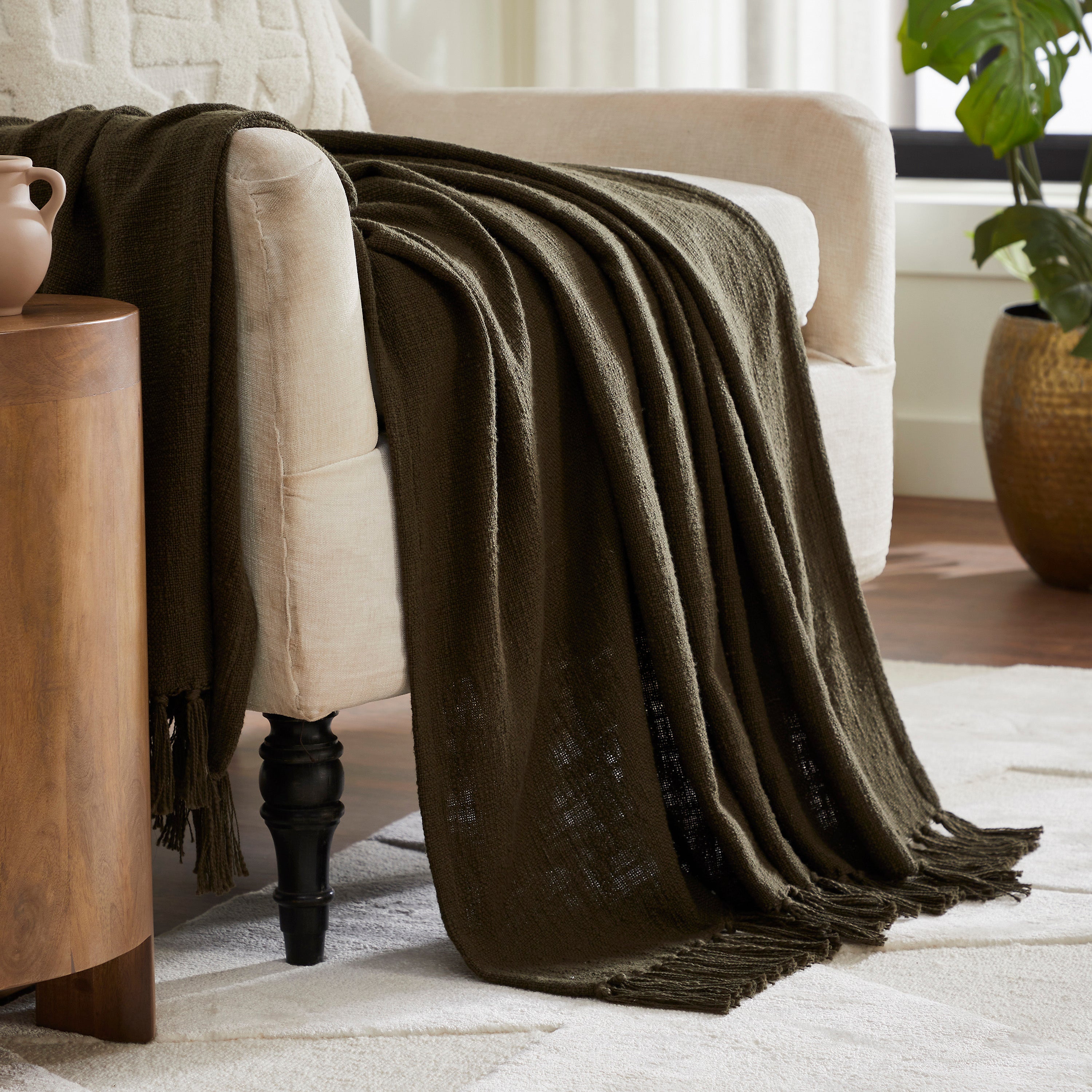Chalamet 70X50 Throw, Olive - Lifestyle Image - THR1016